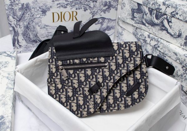 Dior Saddle Pouch - DM04