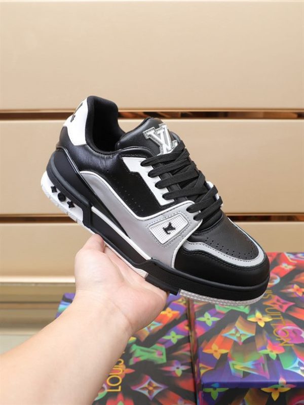 Louis Vuitton Trainer Sneakers - LS02