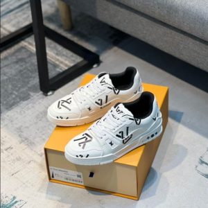 Louis Vuitton Trainer Sneakers - LS05