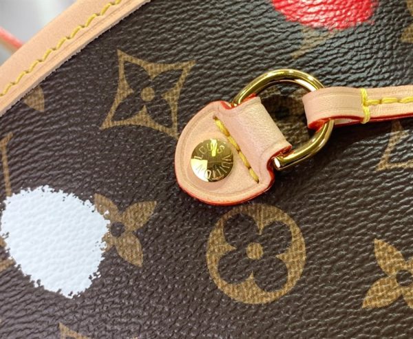 LV x YK Neverfull MM Tote Bags - L01