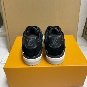 Louis Vuitton Trainer Sneaker - LS43