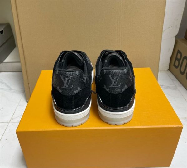 Louis Vuitton Trainer Sneaker - LS43