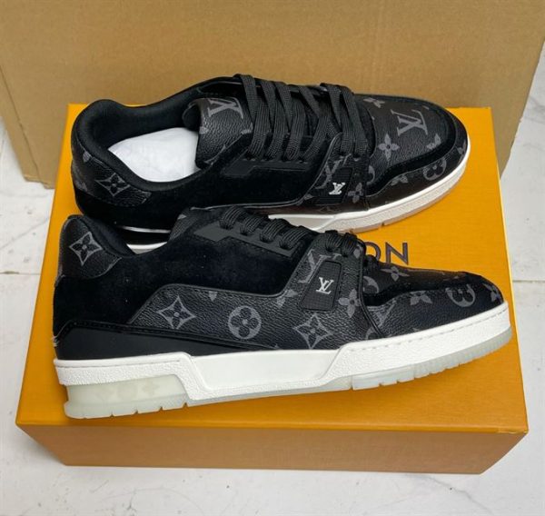 Louis Vuitton Trainer Sneaker - LS43