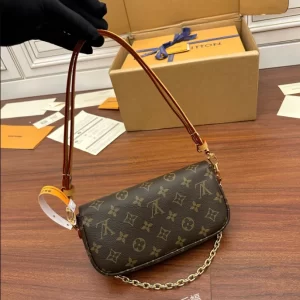 Louis Vuitton Ivy Wallet On Chain Bag - LC11