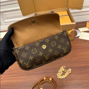 Louis Vuitton Ivy Wallet On Chain Bag - LC11