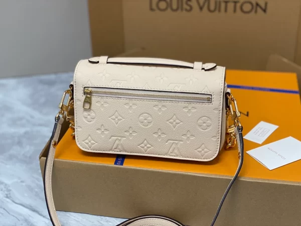 Louis Vuitton Pochette Métis East West - LC13