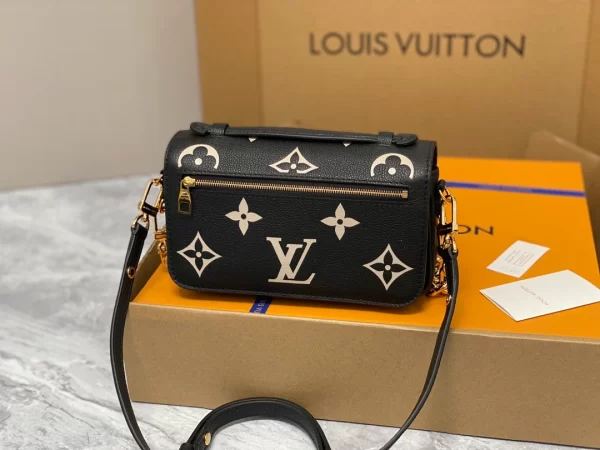 Louis Vuitton Pochette Métis East West - LC14