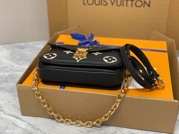 Louis Vuitton Pochette Métis East West - LC14