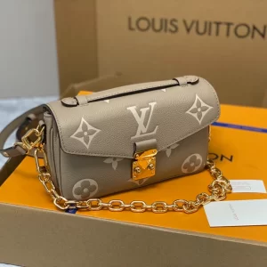 Louis Vuitton Pochette Métis East West - LC15