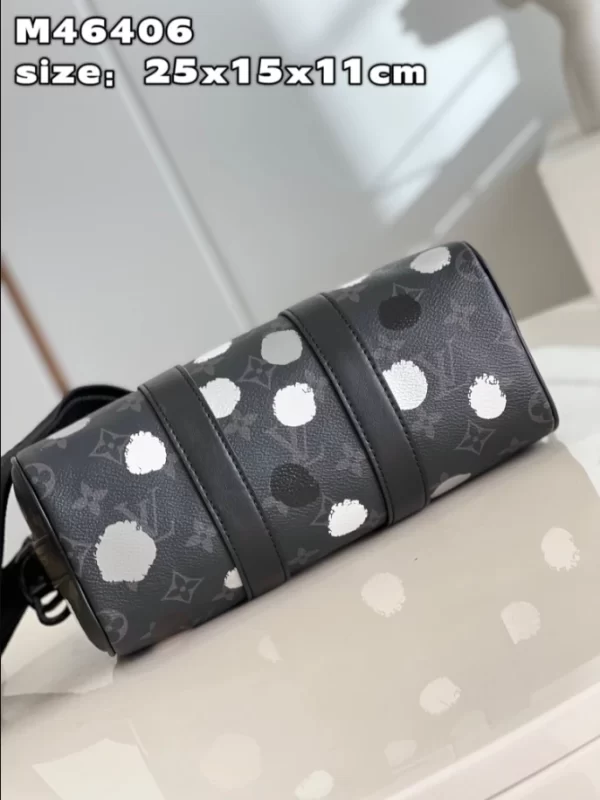 LV x YK Bandoulière Keepall 25 Monogram Eclipse Canvas Bag - LD04