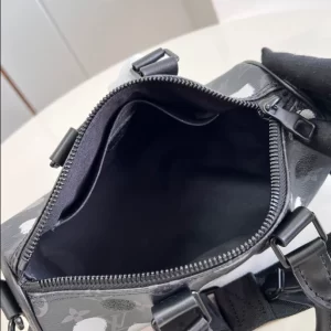 LV x YK Bandoulière Keepall 25 Monogram Eclipse Canvas Bag - LD04