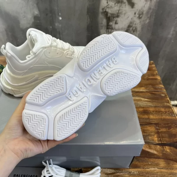 Balenciaga Women's Triple S Sneaker in White - GS58