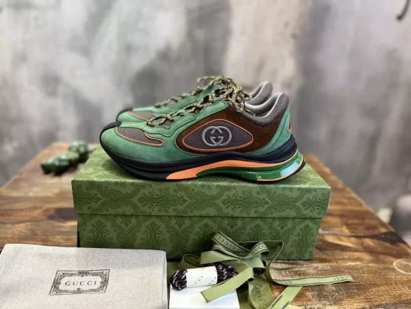 Gucci Run Sneaker In Green Suede - CS17