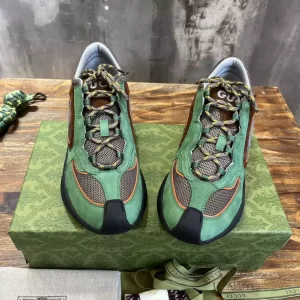 Gucci Run Sneaker In Green Suede - CS17