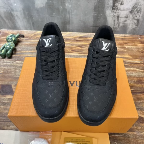 Louis Vuitton Rivoli Sneaker - LS59