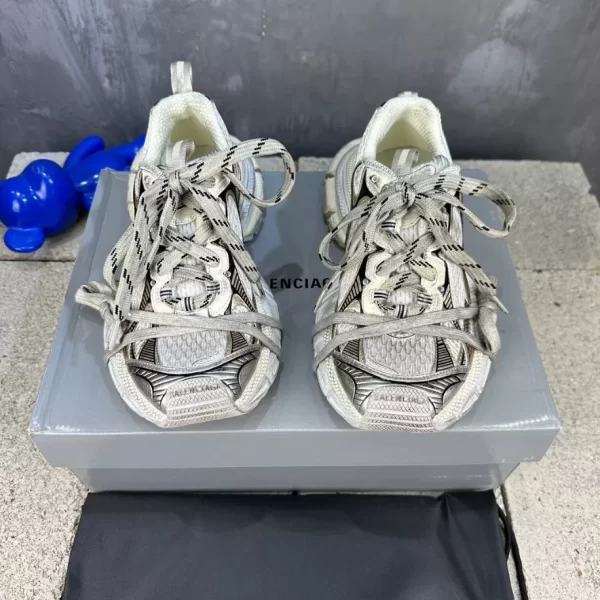 Balenciaga 3XL Sneaker In Beige