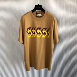 Gucci Cotton Jersey T-Shirt With Gucci Mirror Print In Camel - GT19