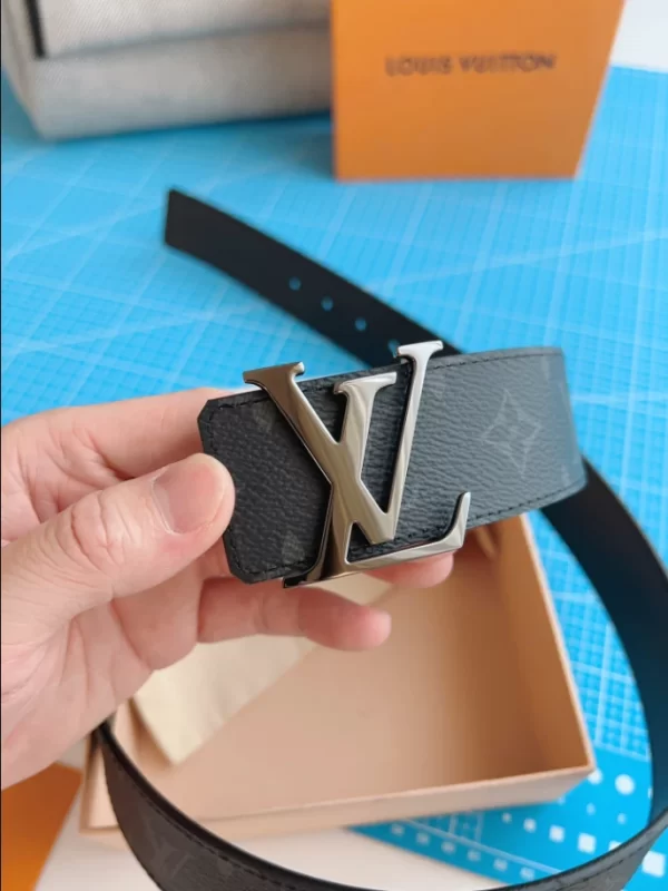 Louis Vuitton Initiales 40MM Reversible Belt - LB09