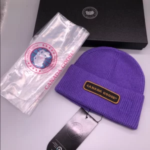 Canada Goose Emblem Toque Beanie - H05