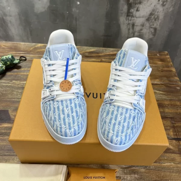 Louis Vuitton Trainer Sneaker - LS76