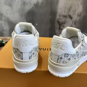 Louis Vuitton Trainer Sneaker - LS77