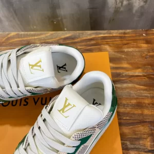 Louis Vuitton Trainer Sneaker in Green