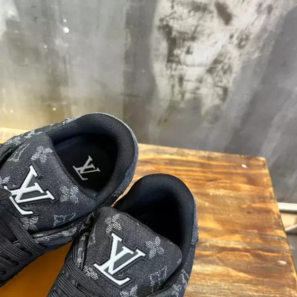 Louis Vuitton Trainer Sneaker In Black - LS81