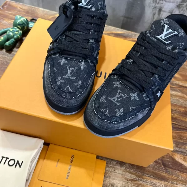 Louis Vuitton Trainer Sneaker In Black - LS81