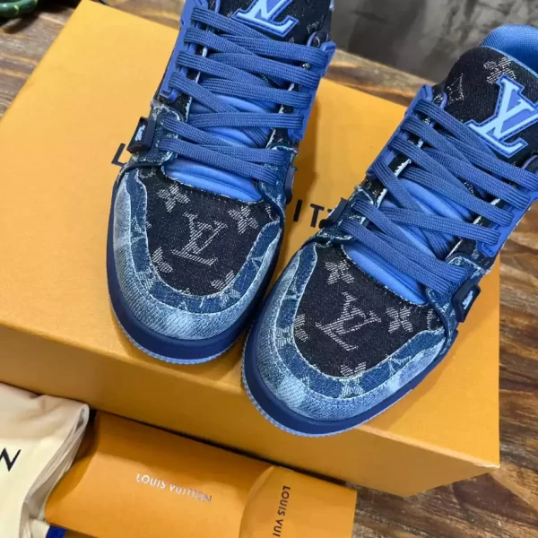 Louis Vuitton Trainer Sneaker In Blue - LS80