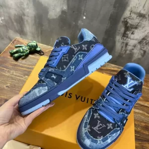 Louis Vuitton Trainer Sneaker In Blue - LS80