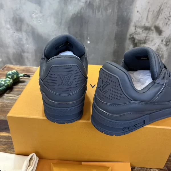 Louis Vuitton Trainer Sneakers - LS88