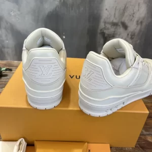 Louis Vuitton Trainer Sneakers - LS90