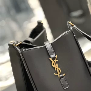 Saint Laurent LE 5 À 7 Vertical in Smooth Leather Bag - YSL10