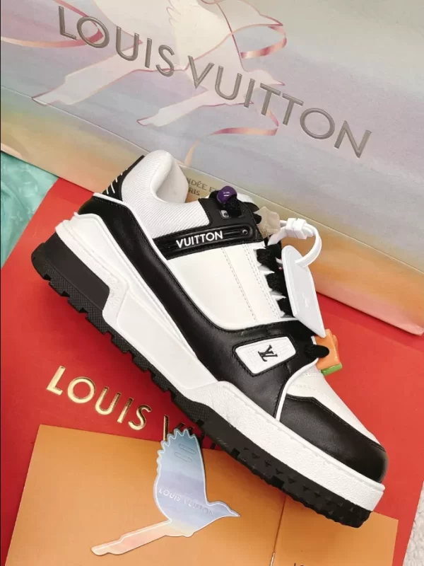 Louis Vuitton Trainer Maxi Sneakers - LS92