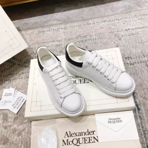 Alexander McQueen Oversized Leather Sneaker - AS06