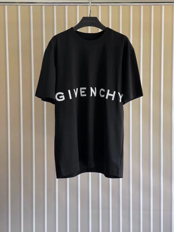 Givenchy 4G Oversized T-shirt in Cotton - CT08