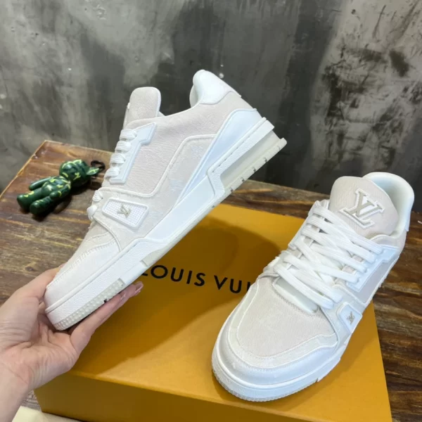 Louis Vuitton Trainer Sneaker In Beige - LS104