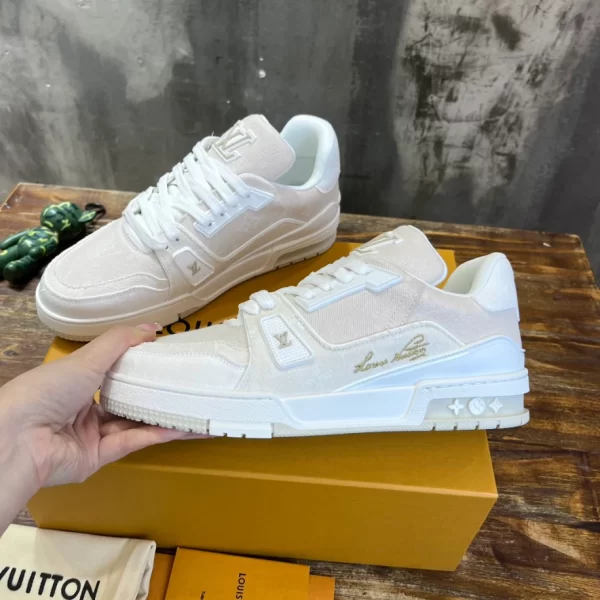 Louis Vuitton Trainer Sneaker In Beige - LS104