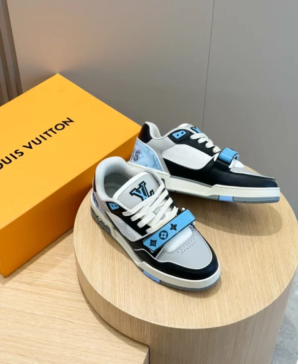 Louis Vuitton Trainer Sneaker In Blue - LS103