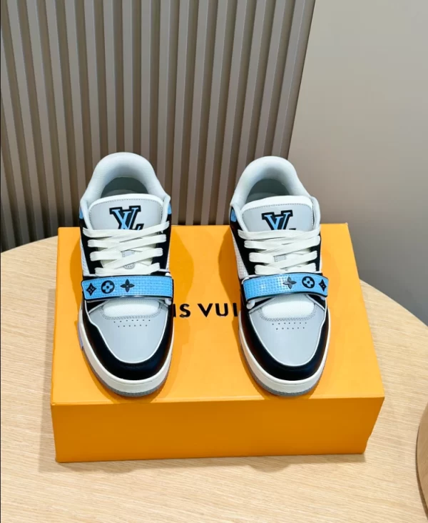 Louis Vuitton Trainer Sneaker In Blue - LS103