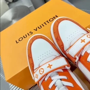 Louis Vuitton Trainer Sneaker - LS106