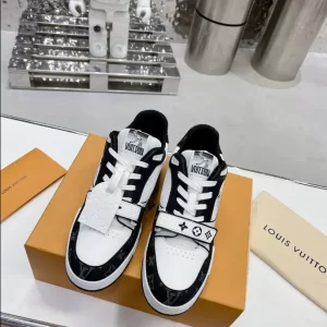 Louis Vuitton Trainer Sneaker - LS108