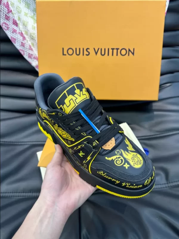 Louis Vuitton Trainer Sneaker - LS120