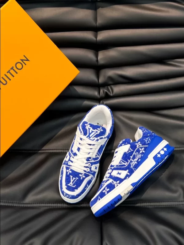 Louis Vuitton Trainer Sneaker in Blue - LS113