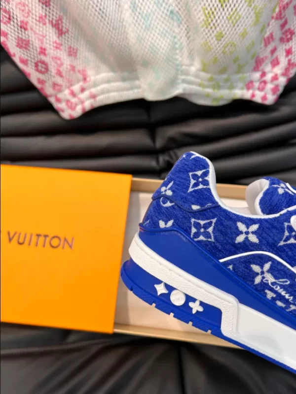 Louis Vuitton Trainer Sneaker in Blue - LS113