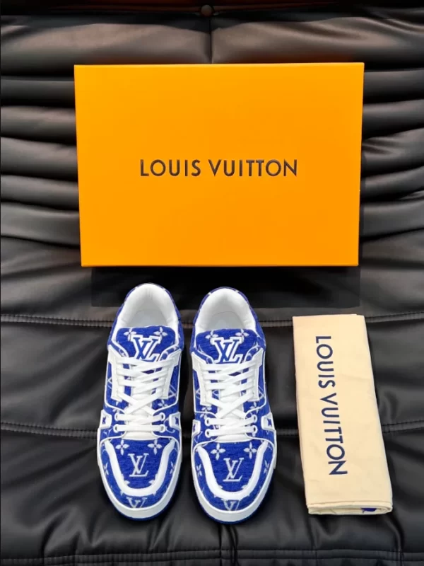 Louis Vuitton Trainer Sneaker in Blue - LS113