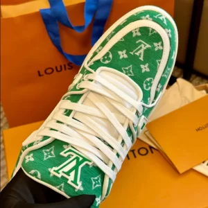 Louis Vuitton Trainer Sneaker in Green - LS116