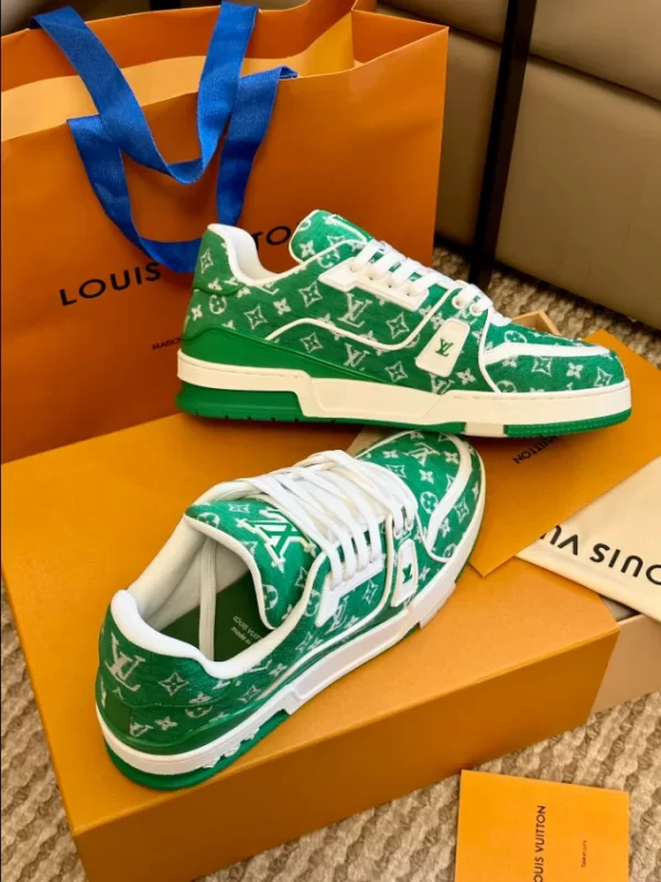 Louis Vuitton Trainer Sneaker in Green - LS116