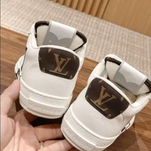 Louis Vuitton Charlie Sneaker - LS142