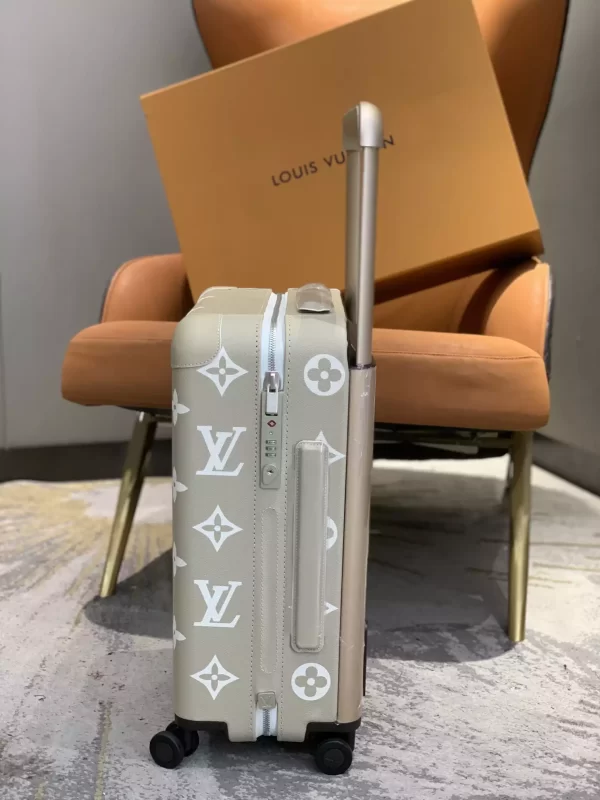 Louis Vuitton Horizon 55 - LD09